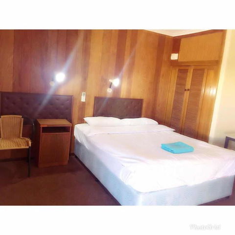 Meekatharra Hotel - Sunshine Coast Tourism 3