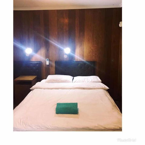 Meekatharra Hotel - Sunshine Coast Tourism 1