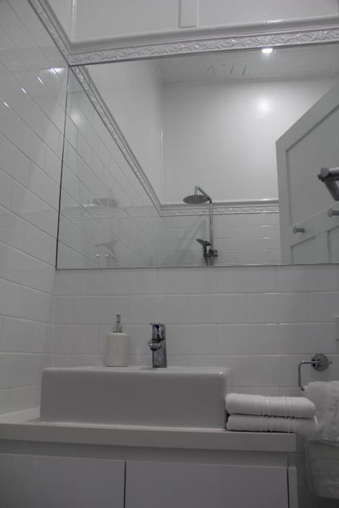 Mentor Chambers Apartment Bed & Breakfast - Holiday Sunshine Coast 3