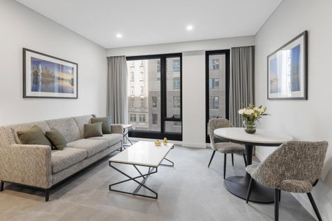 Meriton Suites Melbourne - Holiday Sunshine Coast 0