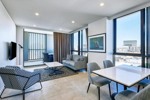 Meriton Suites Liverpool - Sunshine Coast Tourism 1