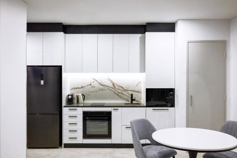 Meriton Suites Liverpool - Sunshine Coast Tourism 2