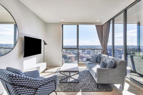 Meriton Suites Liverpool - Sunshine Coast Tourism 0
