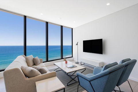 Meriton Suites Surfers Paradise - Holiday Sunshine Coast 2