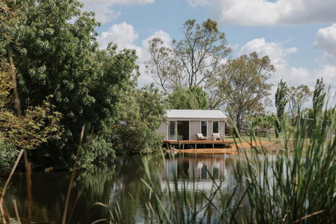 Mewburn Park Retreats - The Lakehouse - Sunshine Coast Tourism 0