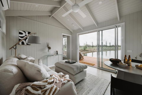Mewburn Park Retreats - The Lakehouse - Sunshine Coast Tourism 1