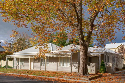 Mews Cottages - Holiday Sunshine Coast 0