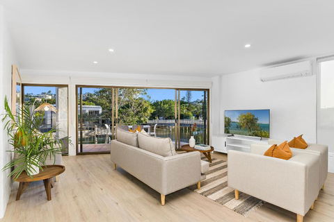 Mid-Level Riverfront 2 Bedroom Apartment Steps From Hastings Street - By Stay Noosa - Holiday Sunshine Coast 3