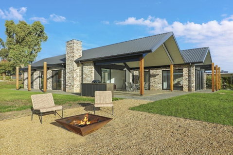 Mayple Peaks - Sunshine Coast Tourism 0