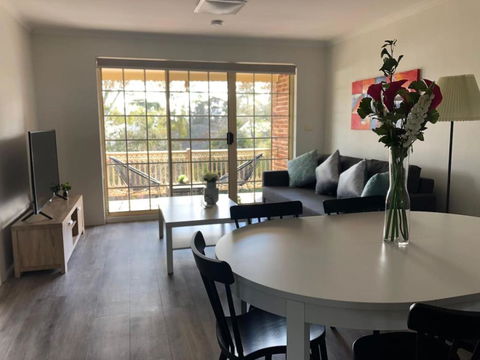 Modern 2BR Apartment With Parking - Sunshine Coast Tourism 0