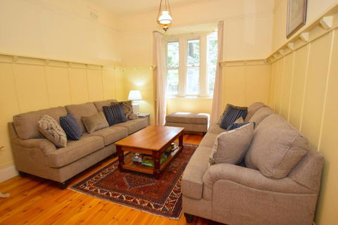 Mintie Cottage On Leura Mall - Sunshine Coast Tourism 1