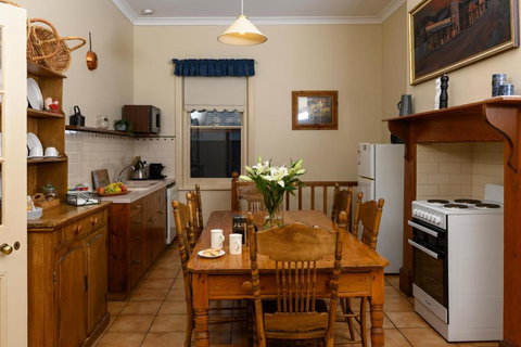 Miriams Cottage - Sunshine Coast Tourism 1