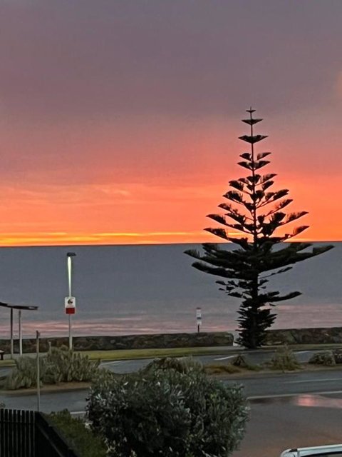 Moana Seaside Retreat - 2 Bedroom, Spa , Living Area & Pet Friendly - Holiday Sunshine Coast 1