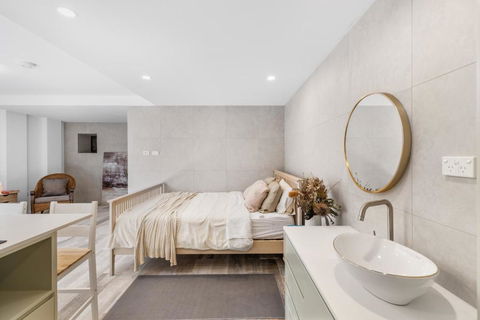 Modern Studio, Minutes To Ferry, City, CBD - Sunshine Coast Tourism 2
