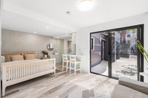 Modern Studio, Minutes To Ferry, City, CBD - Sunshine Coast Tourism 1