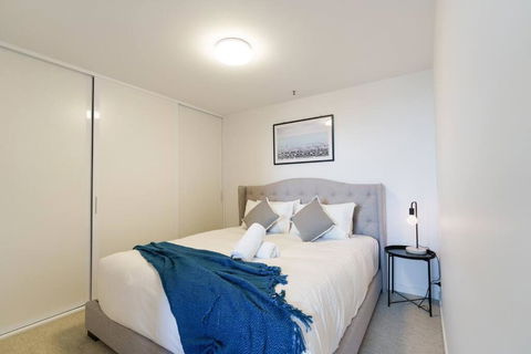 Modern 1 Bed Opposite Racecourse - Sunshine Coast Tourism 1