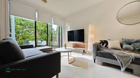 Modern 2-Bedroom Townhouse Near DFO & RMIT - Sunshine Coast Tourism 0