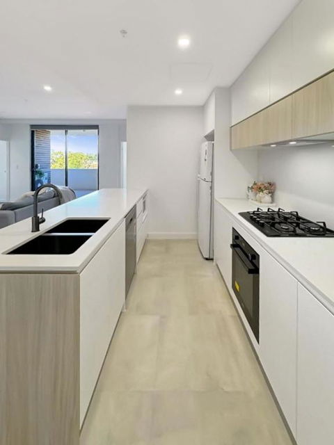 Modern 2BR Suite With Balcony & Parking Near Airport - Holiday Sunshine Coast 1