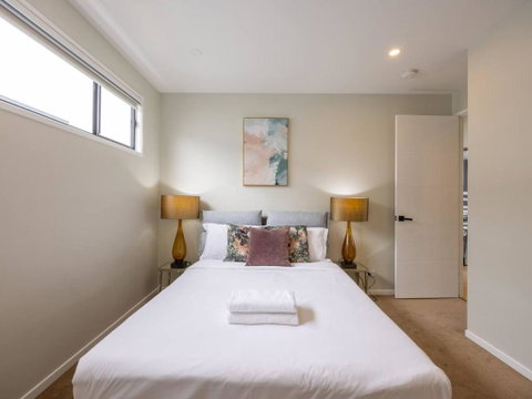 Modern 5BR With Pool Scenic Views And Private Cinema - Sunshine Coast Tourism 2