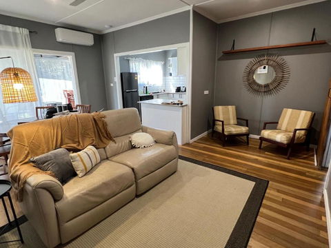 Mooney St Manor - Sunshine Coast Tourism 3
