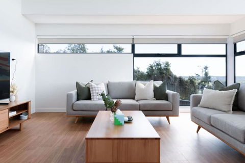 Modern Beaconsfield Retreat With Town Views - Sunshine Coast Tourism 0