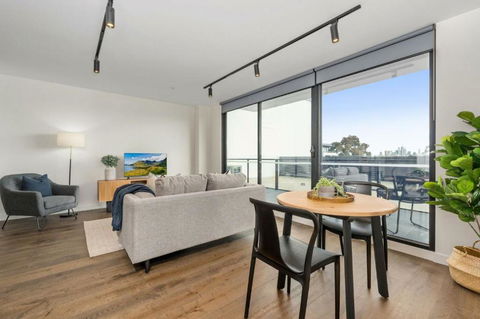Modern Brunswick - Sunshine Coast Tourism 0