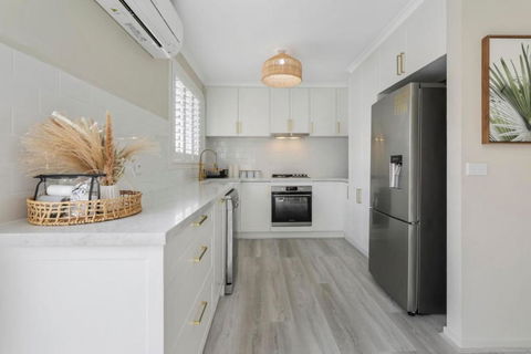 Modern Comfort In Preston - Sunshine Coast Tourism 3