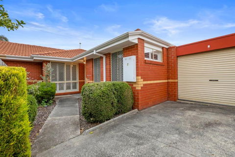 Modern Comfort In Preston - Sunshine Coast Tourism 2