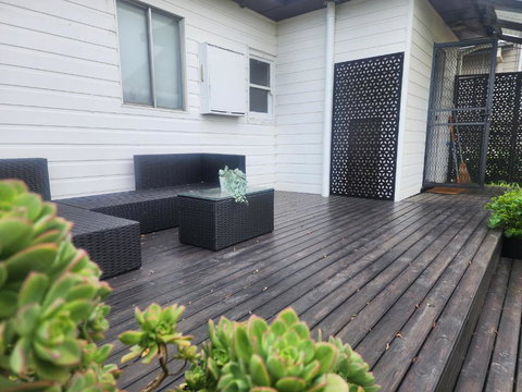 Modern Cottage Near Morwell CBD, Queen Beds, Netflix & Free Wifi - Holiday Sunshine Coast 2