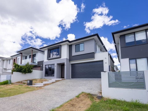 Modern Elegance Spacious 5BR Retreat In Rochedale - Sunshine Coast Tourism 2