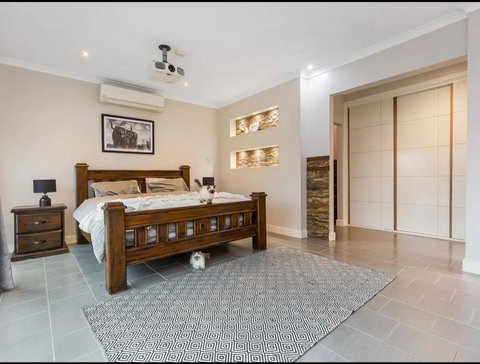 Modern Family Home With Pool - Sunshine Coast Tourism 2