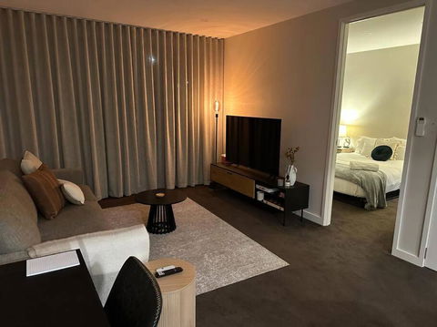 Modern Griffith Apartment - Sunshine Coast Tourism 3