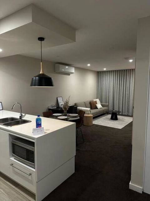 Modern Griffith Apartment - Sunshine Coast Tourism 1