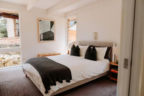 Modern Home Overlooking River - Sunshine Coast Tourism 2
