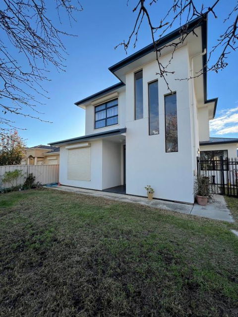 Modern House Between Airport And Sea - Sunshine Coast Tourism 3