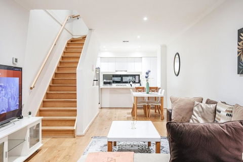Modern Living 2br Townhouse In Maidstoneoffice - Sunshine Coast Tourism 0