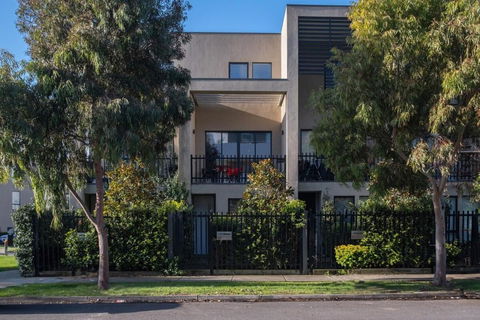 Modern Living 2br Townhouse In Maidstoneoffice - Sunshine Coast Tourism 1