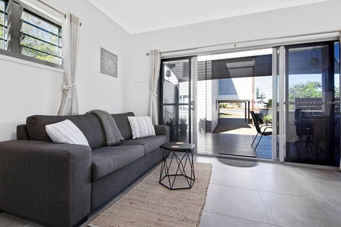 Modern Luxury Studio Apartment - Holiday Sunshine Coast 2