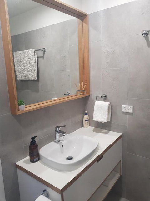 Modern, Private And Close To Town. - Holiday Sunshine Coast 3