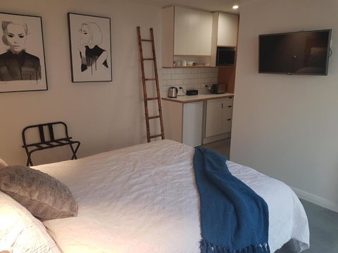 Modern, Private And Close To Town. - Holiday Sunshine Coast 2