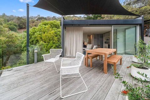 Modern Studio With Sweeping Views - Sunshine Coast Tourism 0