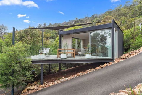 Modern Studio With Sweeping Views - Sunshine Coast Tourism 3