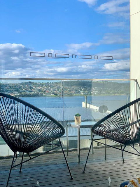 Modern Villa With Water View - Sunshine Coast Tourism 2