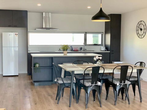Modern Villa With Water View - Sunshine Coast Tourism 1