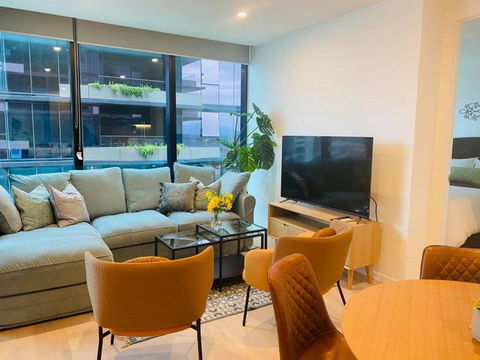 Moody Moon Apartment @ Sky Garden - Glen Waverley - Holiday Sunshine Coast 2