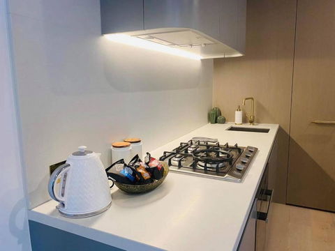 Moody Moon Apartment @ Sky Garden - Glen Waverley - Holiday Sunshine Coast 3