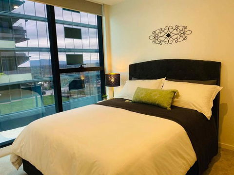 Moody Moon Apartment @ Sky Garden - Glen Waverley - Holiday Sunshine Coast 1