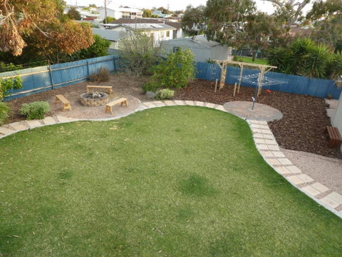 Moonta Bay Stylish Large Home 3 Min Walk From Beach And Jetty - Sunshine Coast Tourism 3