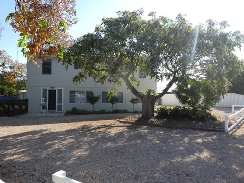 Moonta Bay Stylish Large Home 3 Min Walk From Beach And Jetty - Sunshine Coast Tourism 2