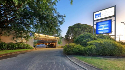 New Crossing Place Motel - Sunshine Coast Tourism 0